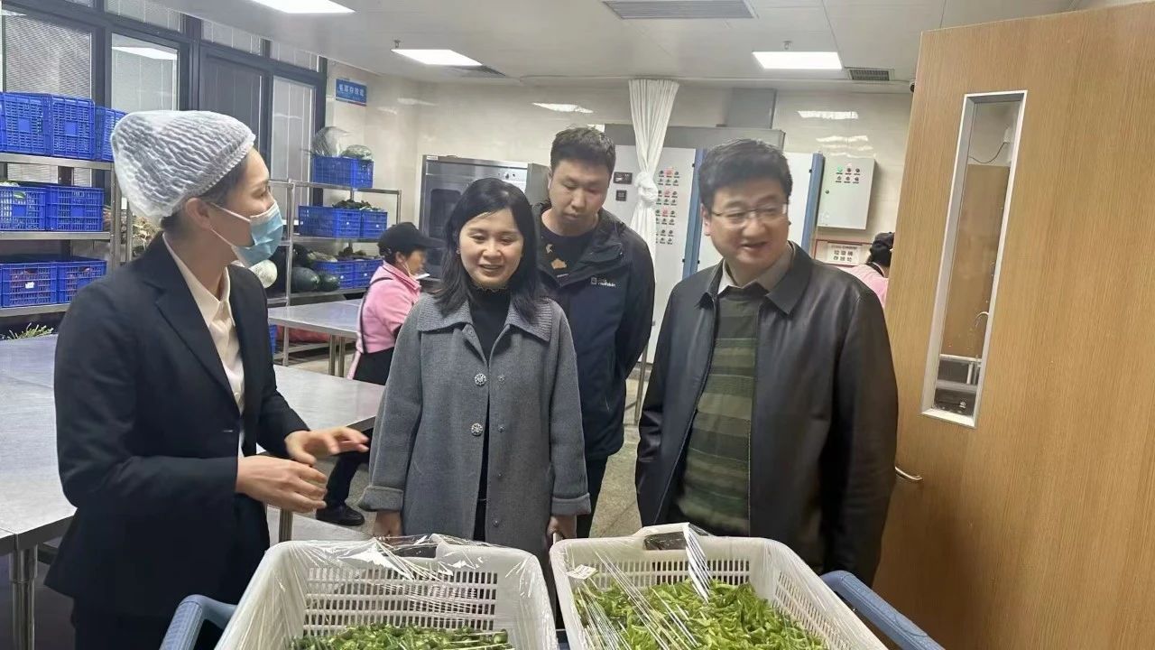 重庆儿童医院食物清静强化行动：副院长陈大鹏带队检查，，，，，，，确保饮食清静